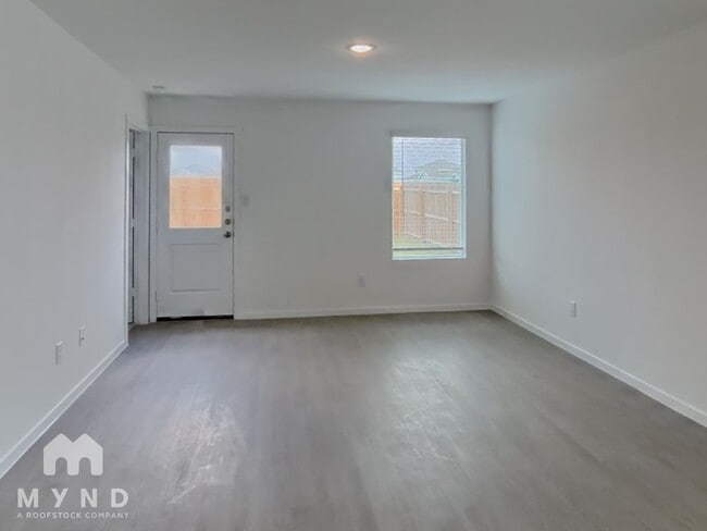 Photo - 7345 Orange Sapphire