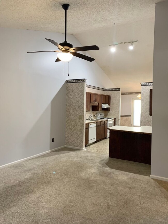 Photo - 128 Chesapeake Ct