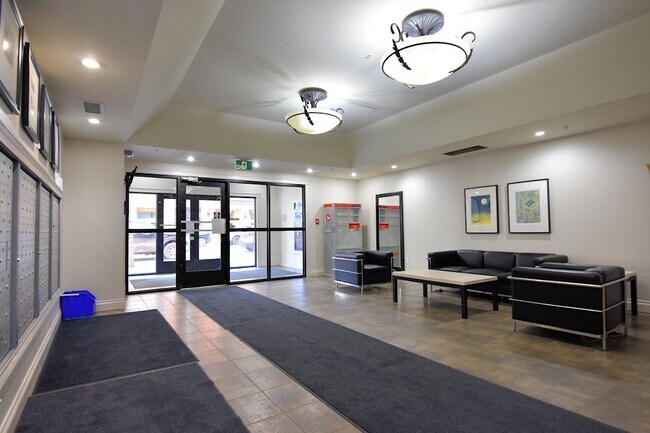 Photo - 10180-10104 104 Street NW