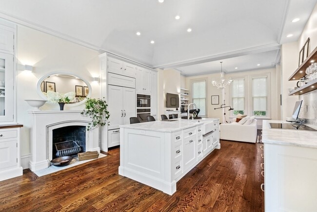 Building Photo - 57 Monmouth St Rental