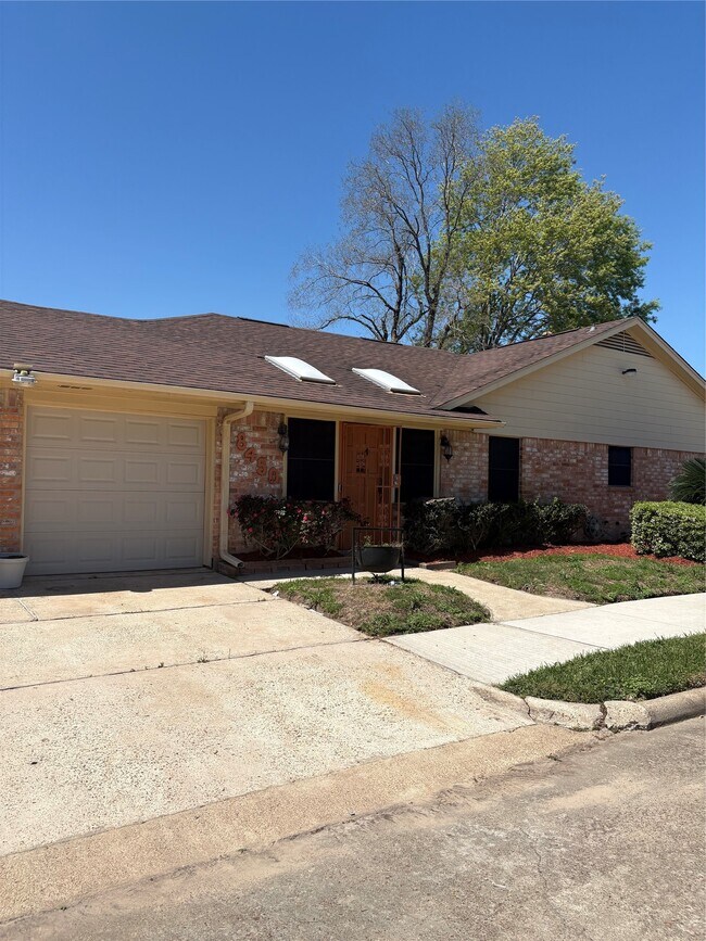 Photo - 8450 Bigwood St