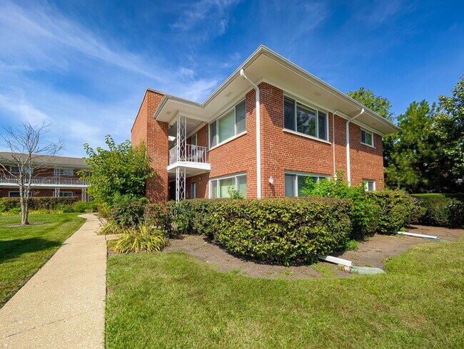 Building Photo - 724 N Western Ave Rental