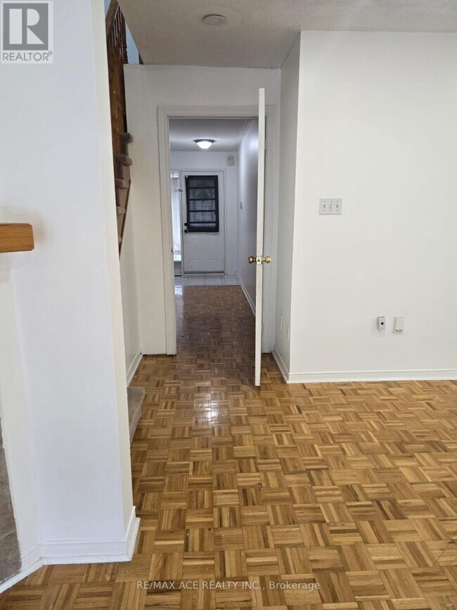 Photo - 104 Sunfield Rd