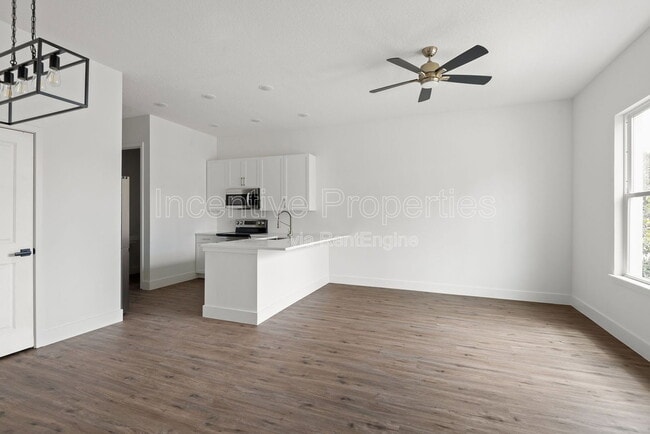 Photo - 566 S Grandview Ave
