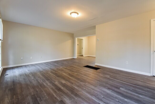 Photo - 842 Bonneville Terrace NW