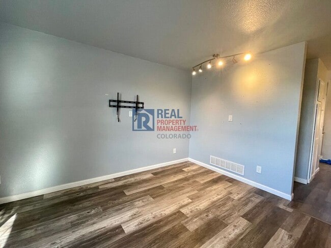 Photo - 805 Summer Dr