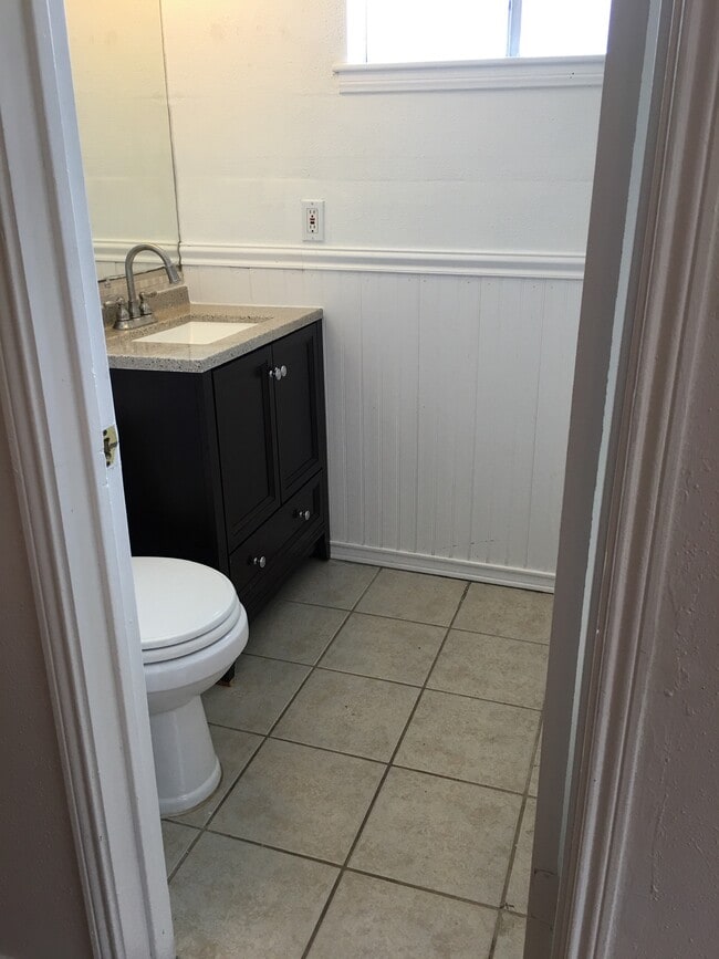 Photo - 1727 Junker St