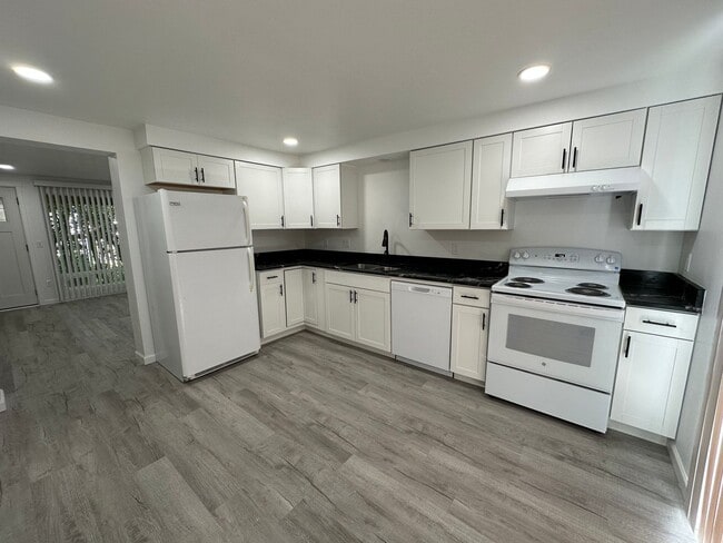 Photo - 1527 Santiam Hwy SE Unidad Santiam 1527 #3