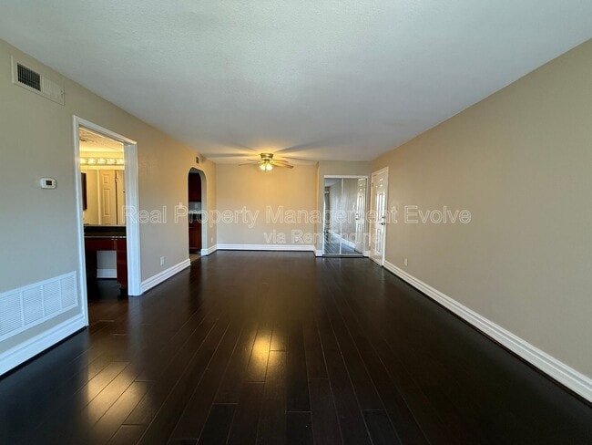 Building Photo - 3825 E Camelback Rd Unit 288