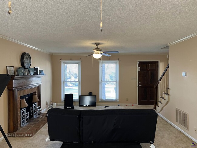 Photo - 850 Parkview Ct