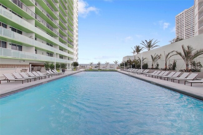 Building Photo - 1756 N Bayshore Dr Unit 17G Rental