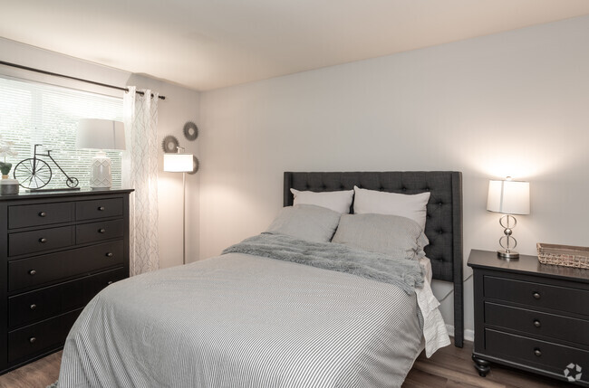 2BR, 1.5BA 1050 SF