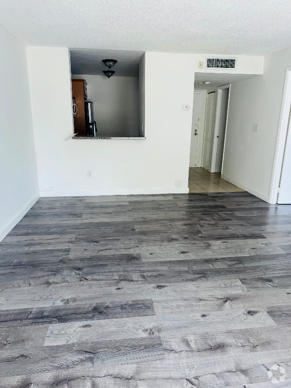 Building Photo - 484 NW 165th St Rental
