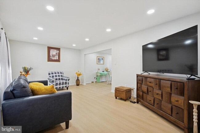 Photo - 127 Toledo Ln