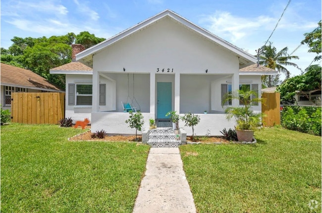 Building Photo - 3421 Pinewood Ave Rental
