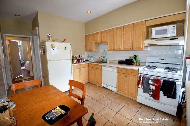 Photo - 10 Strathmore Rd Unit 2