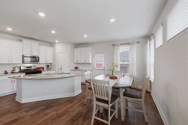 Photo - 8439 Knapp Rise