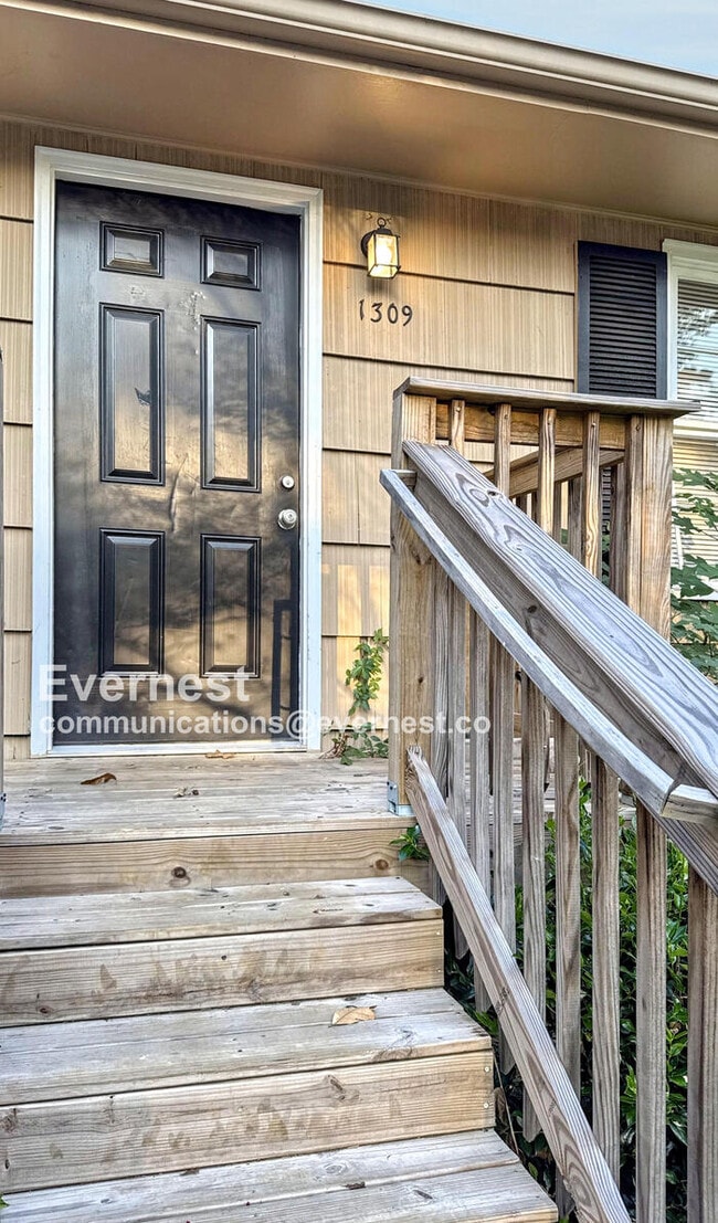 Building Photo - 1309 5th Pl NW Rental