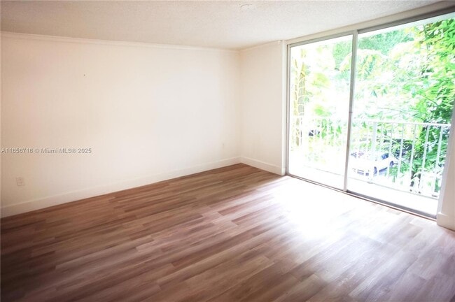 Photo - 1740 NW N River Dr Unit 323