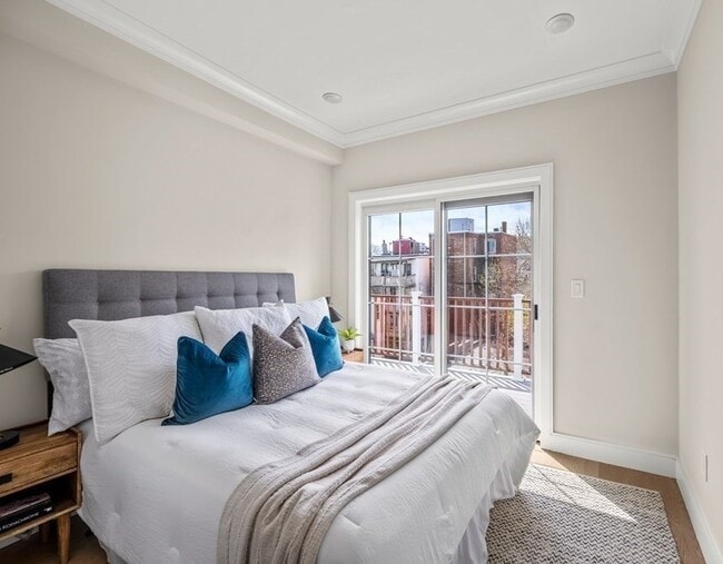 Photo - 303 Maverick St Unit 1