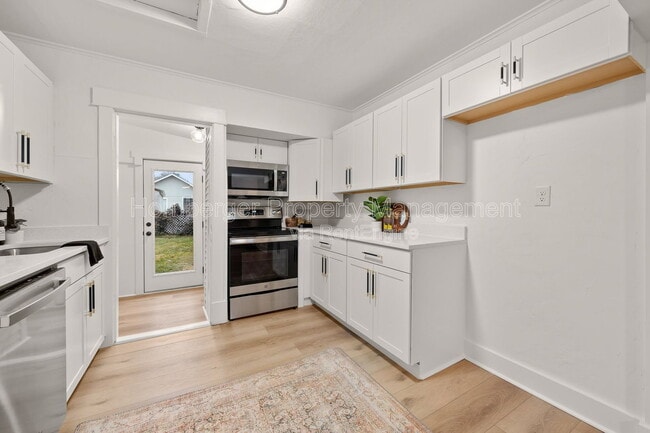 Photo - 627 E Wellesley Ave