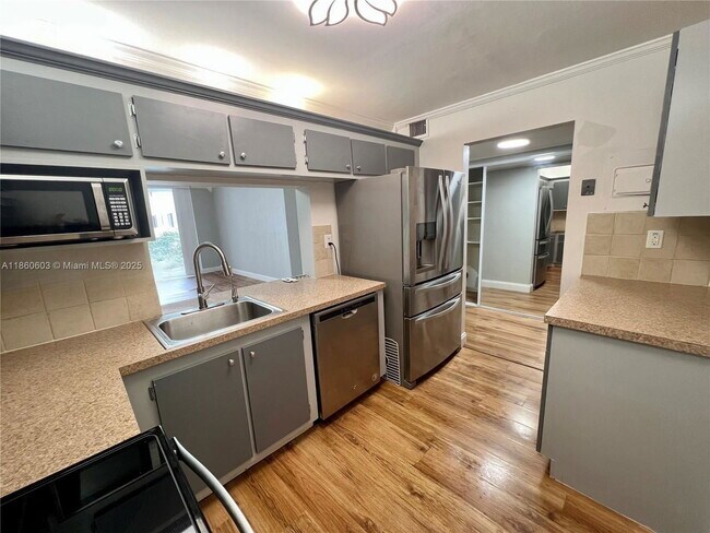 Photo - 1666 West Ave