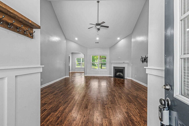 Photo - 125 Bridgeport Dr