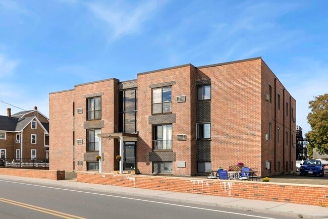 Building Photo - 222 Winthrop Shore Dr Unit 7