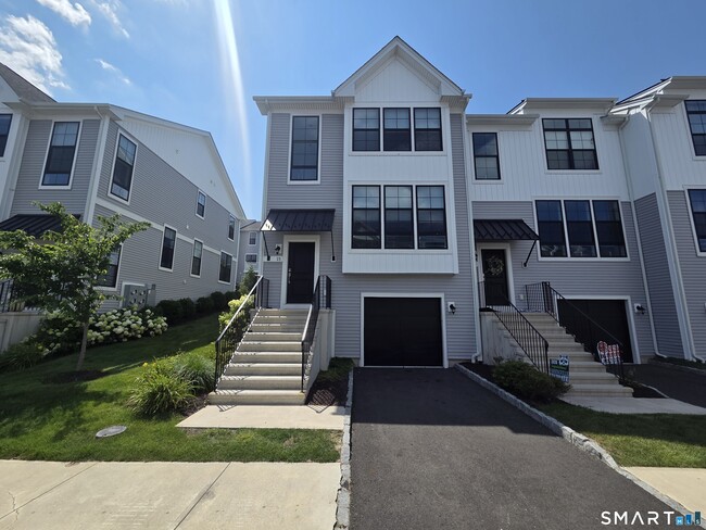 Building Photo - 15 E Cross Trail Unit 15