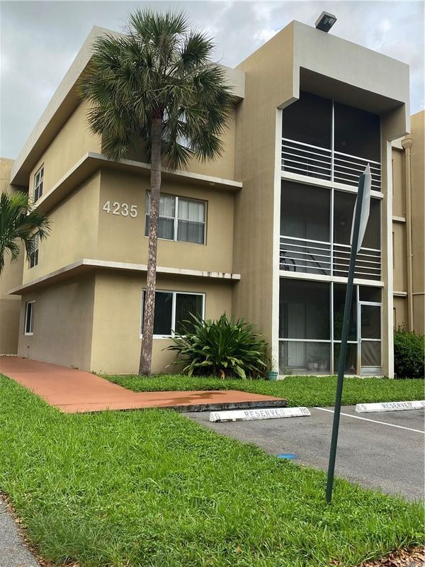 Building Photo - 4235 N University Dr Rental