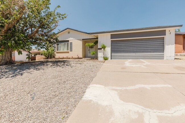 Adorable 3 Bedroom Home - Adorable 3 Bedroom Home