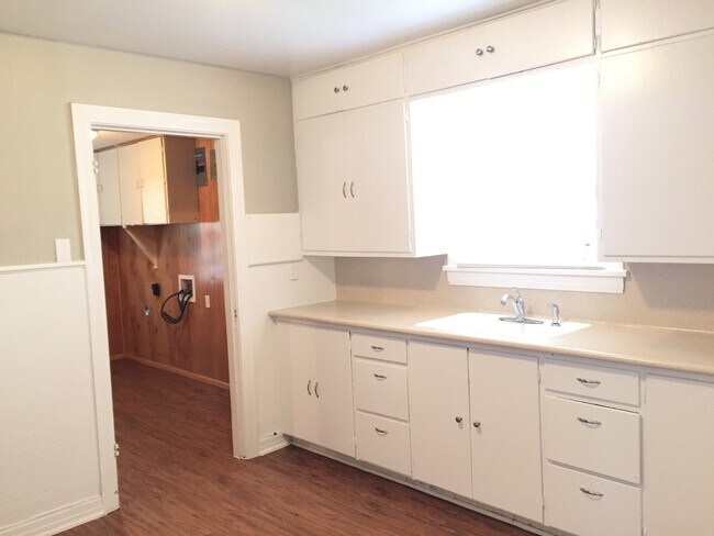 Photo - Pre-Leasing - Traditional Home in Tech Terrace near J&B Coffee!