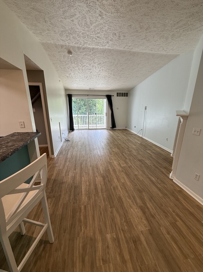 Photo - 914 Carom Cir