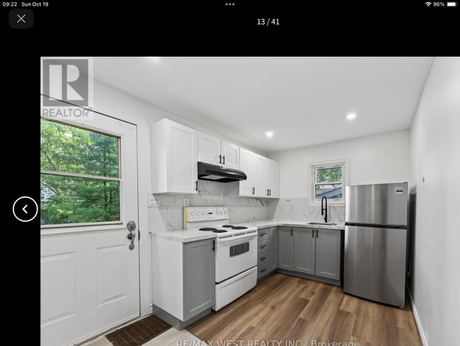 Photo - 35 Kingscourt Av