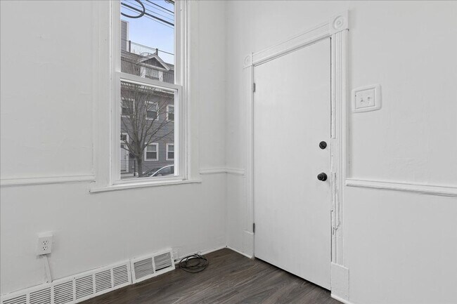 Photo - 3900 Howley St Unit 2