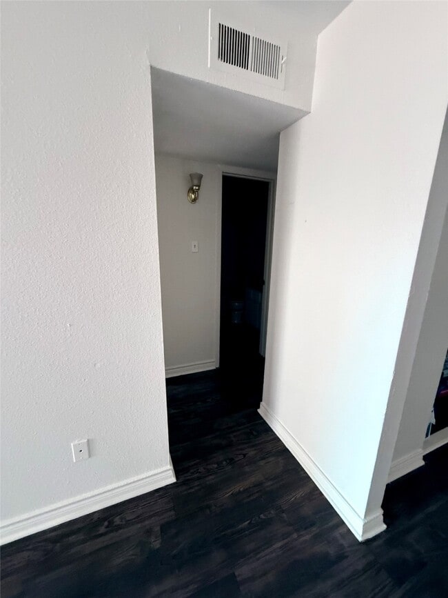 Photo - 5625 Antoine Dr Unit 421