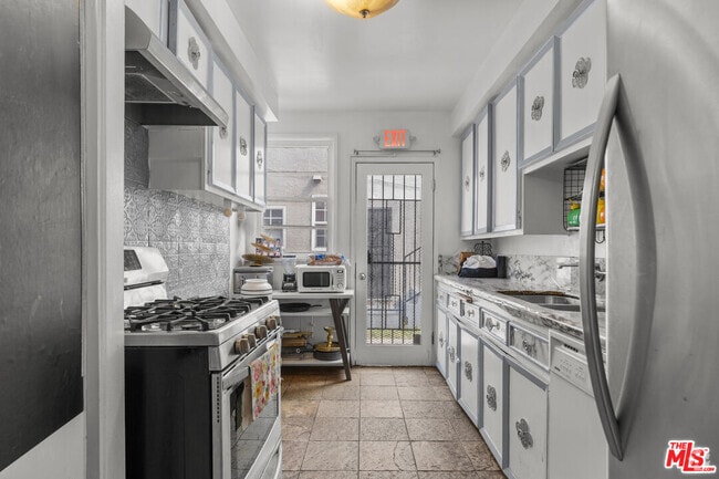 Building Photo - 2608 1/2 7th Ave Rental