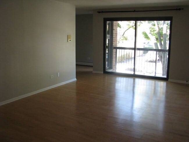 Building Photo - 5511 N Chester Ave Unit 32