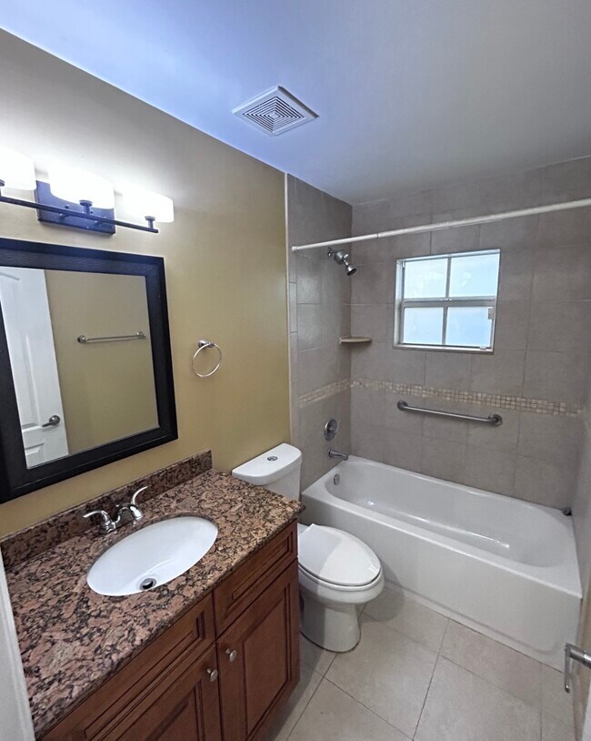 Photo - 712 NE 3rd Ave