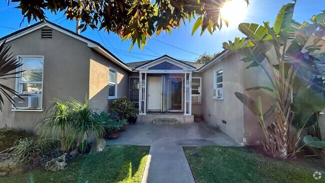 Building Photo - 706 1/2 Knoxville Ave Unit 706.5 Rental