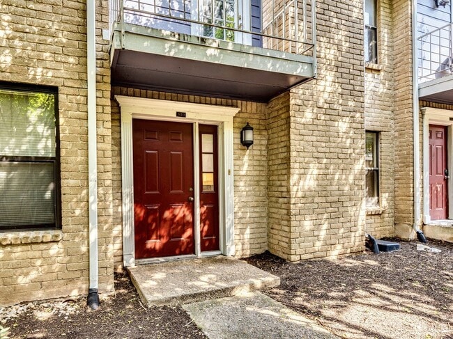 810 Banister Ln
