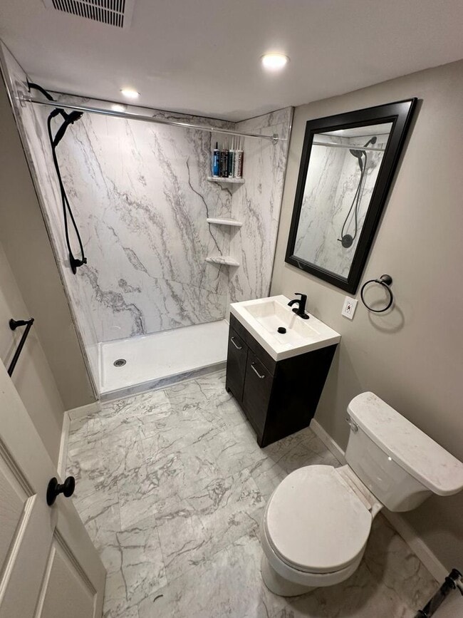 Building Photo - 3 Auger St Unit 3 Auger St