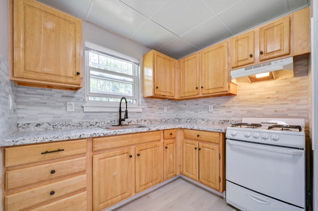 Photo - 238 Mather St