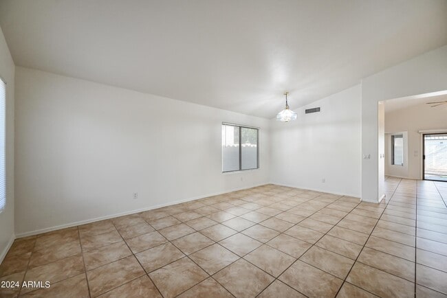 Photo - 1843 E Tremaine Ave