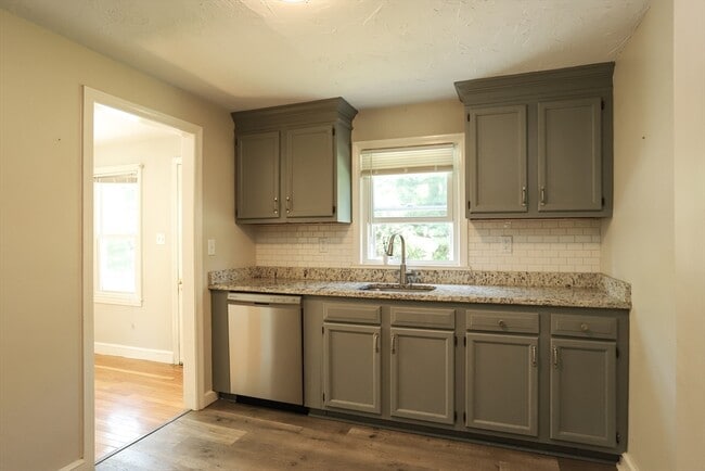 Photo - 101 Brooks St