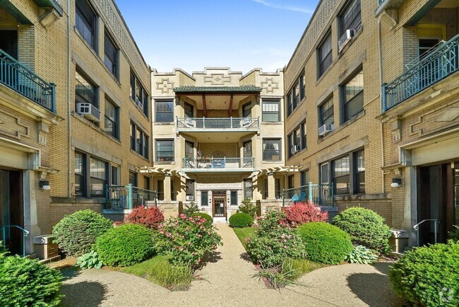 Building Photo - 5520 S Cornell Ave Unit 3S Rental
