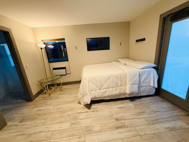 Photo - 2116 NE 8th Pl