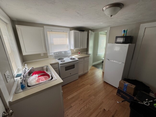 Building Photo - 34 Plymouth St Unit 2R Rental