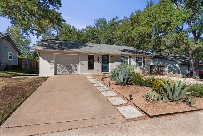 Building Photo - Beautiful South Austin Home with Huge Backyard