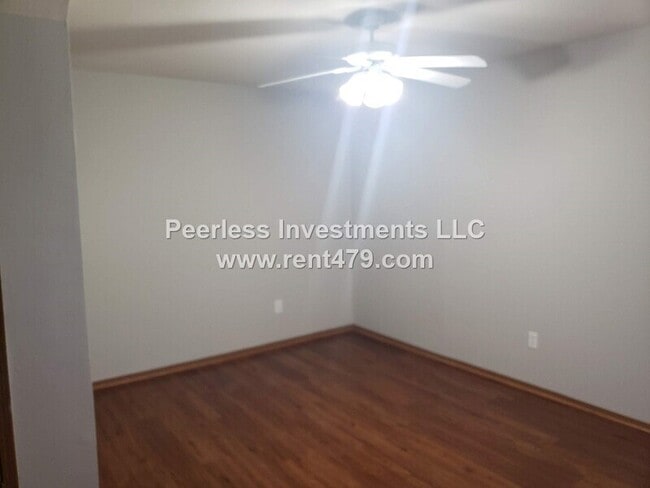 Photo - 1043 Vale St